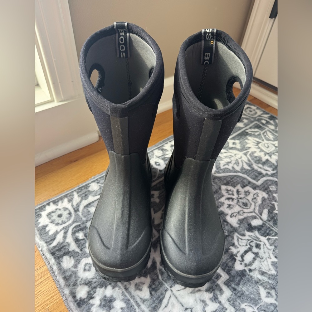 Bogs Black Waterproof Boots! Youth size 2!